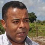 Governo dá continuidade ao Diagnóstico Social pelo PróMoradia em Socorro - Técnico do Núcleo Social da Sedurb faz entrevista com morador  Fotos: Eduardo Almeida