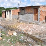 Governo dá continuidade ao Diagnóstico Social pelo PróMoradia em Socorro - Técnico do Núcleo Social da Sedurb faz entrevista com morador  Fotos: Eduardo Almeida