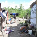 Governo dá continuidade ao Diagnóstico Social pelo PróMoradia em Socorro - Técnico do Núcleo Social da Sedurb faz entrevista com morador  Fotos: Eduardo Almeida
