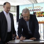 Jackson e Pepe Vargas entregam máquinas agrícolas e lançam Plano Safra  -
