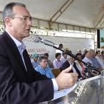 Jackson e Pepe Vargas entregam máquinas agrícolas e lançam Plano Safra  -