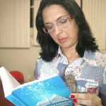 Secretário recebe livros e DVD resultantes de pesquisa executada pelo Projeto Transeja  - Fotos: Ascom / Saúde