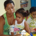 Voluntários contam histórias e animam crianças internadas no Huse - Maria de Lourdes de Jesus