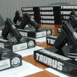 7 milhão na aquisição de mil pistolas para PM - O secretário da Segurança Pública João Eloy
