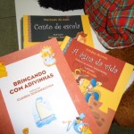 Voluntários contam histórias e animam crianças internadas no Huse - Maria de Lourdes de Jesus