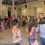 Samba de Coco encerra programação junina do Museu da Gente Sergipana - Sergipanos e turistas dançam o samba de coco no átrio do Museu da Gente / Foto: Nucom/Instituto Banese