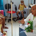 Voluntários contam histórias e animam crianças internadas no Huse - Maria de Lourdes de Jesus