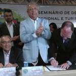 Jackson Barreto e Fernando Bezerra assinam autorização para Canal de Xingó -