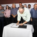 Jackson assina ordem de serviço para reforma do Murilo Braga