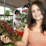 Educação comemora o Dia dos Pais com a Feira da Agricultura Familiar e Digestivo Cultural - Ana Lúcia Muffareg Silva é servidora da Seed e trabalha com artesanato
