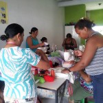 Oficina estimula mulheres do Santa Maria a obter renda através do artesanato  - Fotos: Ascom/Secult