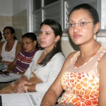 A criança e sua relação com a família é tema de palestra para professores - À direita