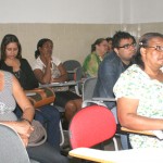 A criança e sua relação com a família é tema de palestra para professores - À direita