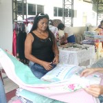 Educação comemora o Dia dos Pais com a Feira da Agricultura Familiar e Digestivo Cultural - Ana Lúcia Muffareg Silva é servidora da Seed e trabalha com artesanato