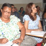 A criança e sua relação com a família é tema de palestra para professores - À direita