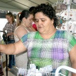 Educação comemora o Dia dos Pais com a Feira da Agricultura Familiar e Digestivo Cultural - Ana Lúcia Muffareg Silva é servidora da Seed e trabalha com artesanato