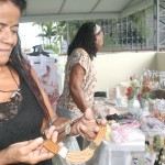 Educação comemora o Dia dos Pais com a Feira da Agricultura Familiar e Digestivo Cultural - Ana Lúcia Muffareg Silva é servidora da Seed e trabalha com artesanato