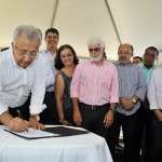 Jackson assina ordem de serviço para pavimentação em Divina Pastora -