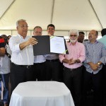 Jackson assina ordem de serviço para pavimentação em Divina Pastora -