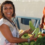 Valdirene dos Santos do Assentamento Cerqueiro comemora levou inhame amendoim e banana para a Quarta feira Verde (Fotos: Ascom/Agricultura)