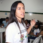 Alunos do Colégio Estadual Vitória de Santa Maria passam por avaliação de saúde - A professora