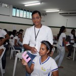 Alunos do Colégio Estadual Vitória de Santa Maria passam por avaliação de saúde - A professora