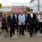 Ao lado de milhares de fiéis