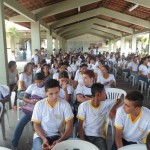 Alunos do Colégio Estadual Vitória de Santa Maria passam por avaliação de saúde - A professora