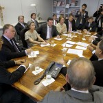 ao lado de outros governadores