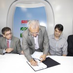 Jackson assina ordem de serviço para ampliação da pista do Aeroporto Santa Maria -