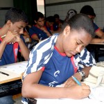 Governo realiza simulado do Enem e mobiliza alunos da rede estadual - A estudante