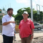Líder comunitário ressalta importância da duplicação do viaduto do Detran - Valmor Barbosa e o líder comunitário do conjunto Médici