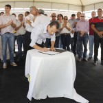 Jackson assina ordem de serviço para pavimentação em Riachão do Dantas -