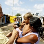 Jackson visita área ocupada por famílias no bairro 17 de Março -