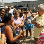 Jackson visita área ocupada por famílias no bairro 17 de Março -