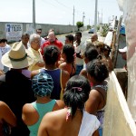 Jackson visita área ocupada por famílias no bairro 17 de Março -