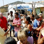 Jackson visita área ocupada por famílias no bairro 17 de Março -