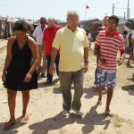 Jackson visita área ocupada por famílias no bairro 17 de Março -