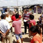 Jackson visita área ocupada por famílias no bairro 17 de Março -
