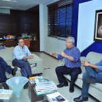 Jackson Barreto visita sede do jornal Cinform -