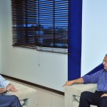 Jackson Barreto visita sede do jornal Cinform -