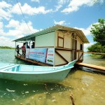 Projeto de inclusão produtiva em Santana do São Francisco recebe balsa flutuante - A  secretária adjunta  Maria Luci
