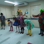 Grupo de teatro SOS Alegria encerra mês das crianças na pediatria do Huse - Fotos: Ascom/SES