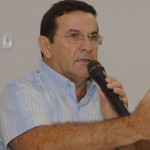 Jackson Barreto participa de lançamento da Telemedicina da UFS - Jackson conversa com médicos cubanos