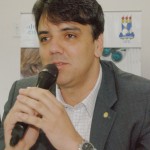 Jackson Barreto participa de lançamento da Telemedicina da UFS - Jackson conversa com médicos cubanos