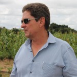Embrapa visita fruticultura experimental em Perímetro da Cohidro - O diretor de Irrigação da Cohidro