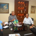 Governador e prefeito da capital discutem sobre obras destinadas às famílias carentes - Jackson recebeu o prefeito João Alves e seu vice