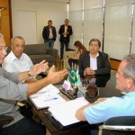 Governador e prefeito da capital discutem sobre obras destinadas às famílias carentes - Jackson recebeu o prefeito João Alves e seu vice