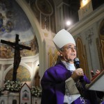 Jackson e Eliane acompanham missa de sétimo dia de Marcelo Déda -
