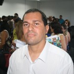 Seed empossa novos diretores de escolas que participaram de eleição - Vicente Fiscina Neto